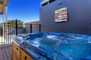Aura 10 Shoal Bay